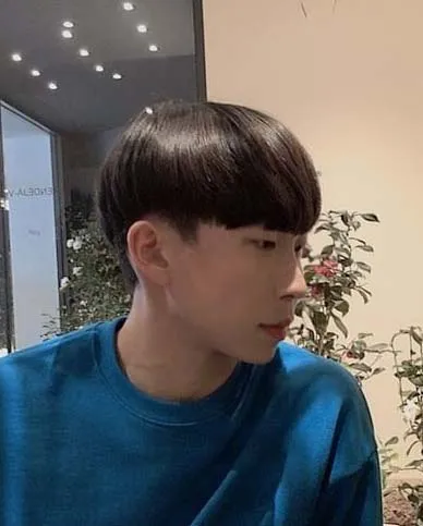 男性の頬骨・エラ縮小手術のレポです。