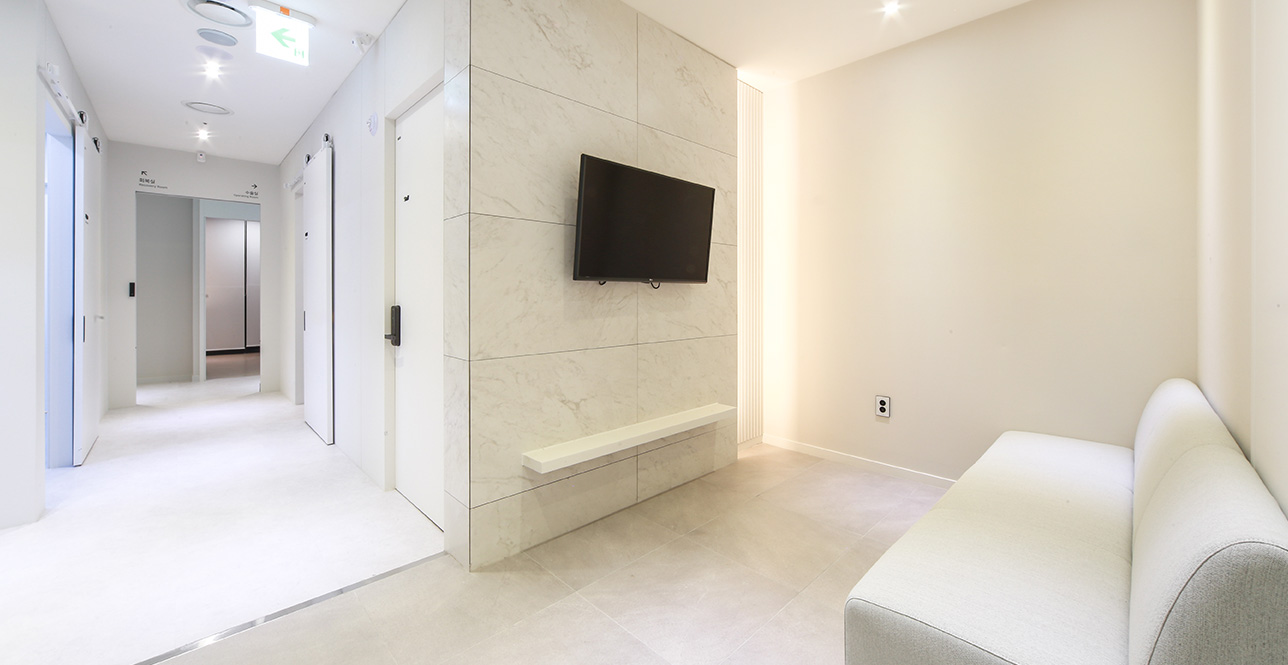 ユーバース美容外科医院 - 写真 7